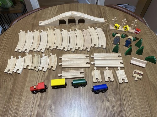 Wooden train track pieces - 47,