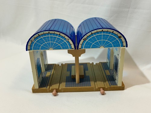 Double station platform for - station,