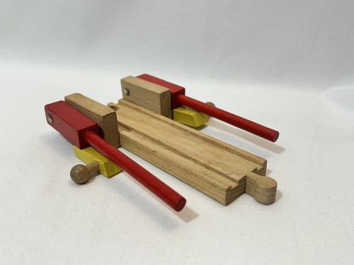 Wooden train track - track, level
