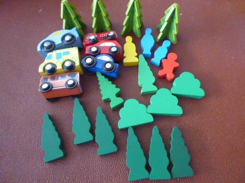 Mixed wooden trees cars - mixed,