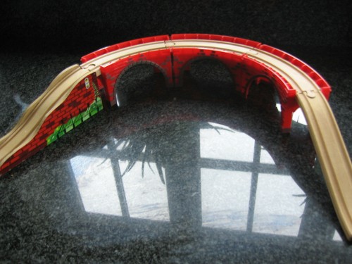 Raised curved track wooden - raised,