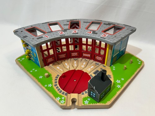 Bigjigs five way engine - engine, shed